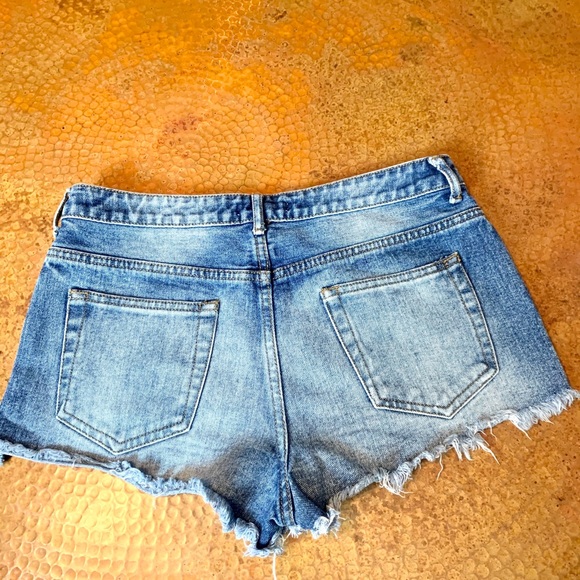 FOREVER 21 Denim cut off shorts - Picture 2 of 5
